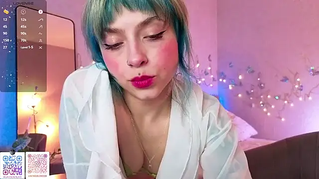 Snapshot of lavenderluxe chatting on May 11, 2026, 6:27 pm lavenderluxe online show from May 11, 2026, 6:27 pm