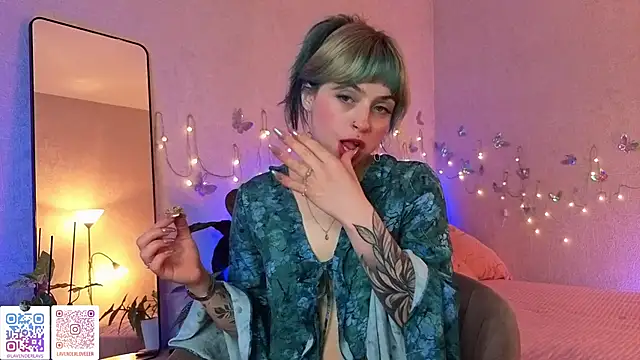 Snapshot of lavenderluxe chatting on June 1, 2026, 7:04 pm lavenderluxe online show from June 1, 2026, 7:04 pm