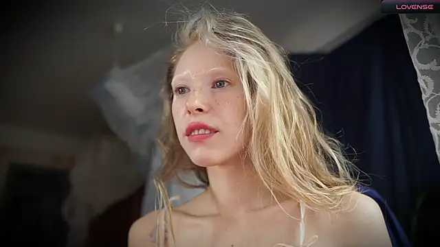 Snapshot of _Phantom_thread_ chatting on October 10, 2025, 10:58 am Phantom thread online show from October 10, 2025, 10:58 am