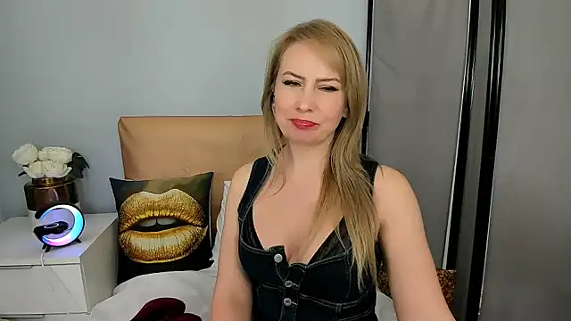 LatoyaRose online show from February 1, 2025, 9:00 am