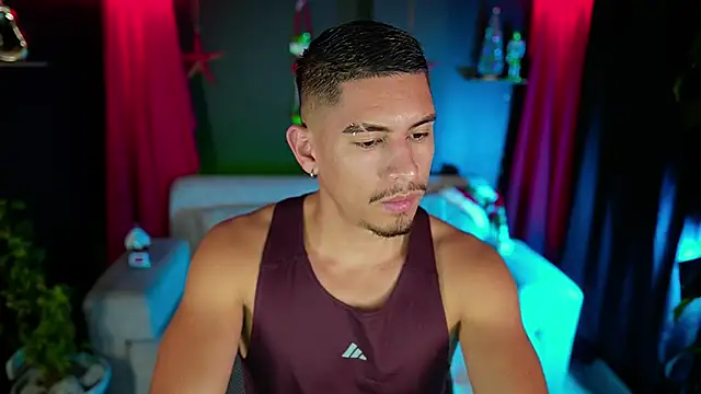 Aaronfox x online show from November 29, 2025, 9:29 pm