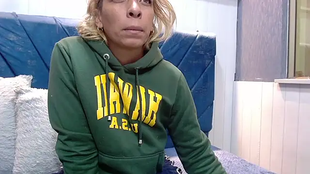 Snapshot of NathaliaSmith3x chatting on October 13, 2025, 3:17 am NathaliaSmith3x online show from October 13, 2025, 3:17 am