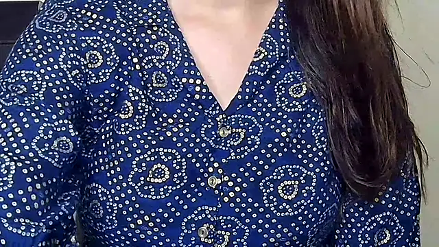 MIss-Naina online show from October 3, 2025, 7:38 am