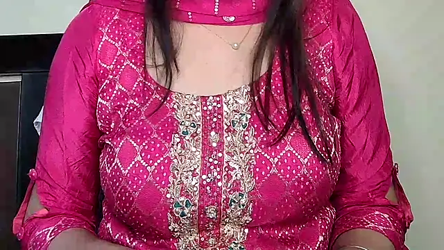 MIss-Naina online show from November 28, 2025, 2:09 pm