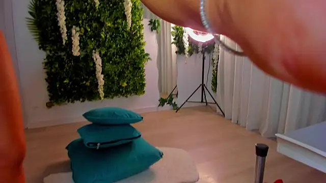 VivienCarter online show from October 14, 2025, 5:25 pm