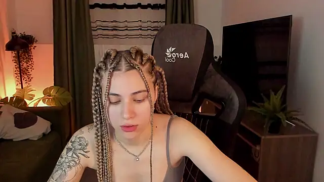 EllieCutes online show from February 10, 2025, 6:42 am