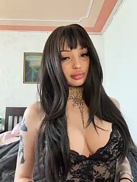 madelinexx online show from April 15, 2026, 12:01 pm