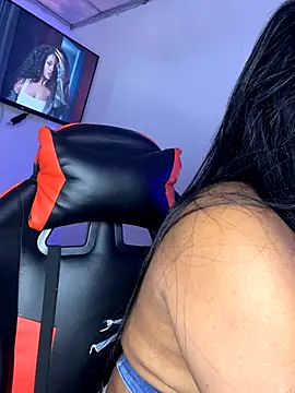 hurren pasha online show from October 1, 2025, 1:28 pm