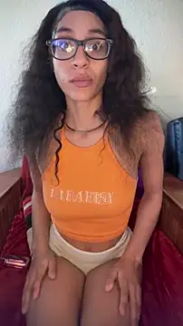 Snapshot of Honeydipp73 chatting on October 20, 2025, 10:21 pm Honeydipp73 online show from October 20, 2025, 10:21 pm