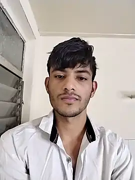 kingkartik7 online show from February 24, 2025, 2:04 pm