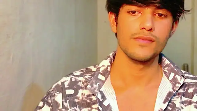 kingkartik7 online show from April 3, 2026, 4:27 pm