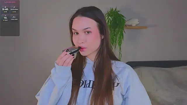 Roxie Mils online show from February 6, 2025, 3:09 pm