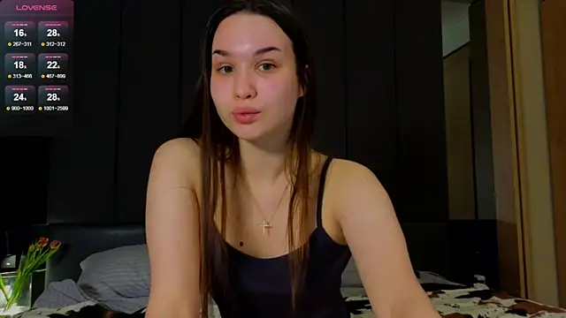 Roxie Mils online show from March 20, 2025, 6:09 pm