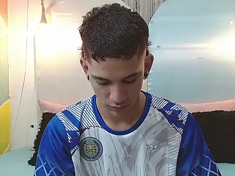 tylor boy online show from December 3, 2025, 7:56 pm