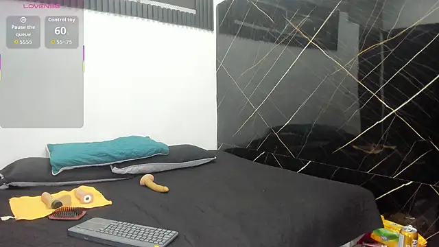 Analiasmith89 online show from October 11, 2025, 2:33 am