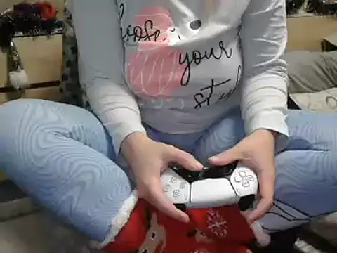 LaRa forU online show from December 12, 2024, 7:37 pm