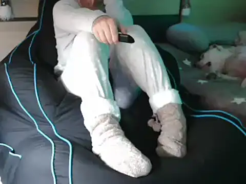 LaRa forU online show from December 18, 2024, 9:51 pm