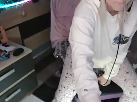 LaRa forU online show from January 5, 2025, 3:55 pm