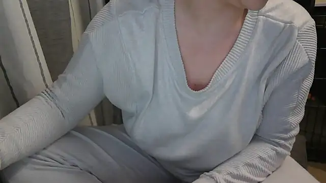 LaRa forU online show from February 8, 2025, 5:39 pm