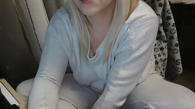 LaRa forU online show from February 8, 2025, 9:46 pm