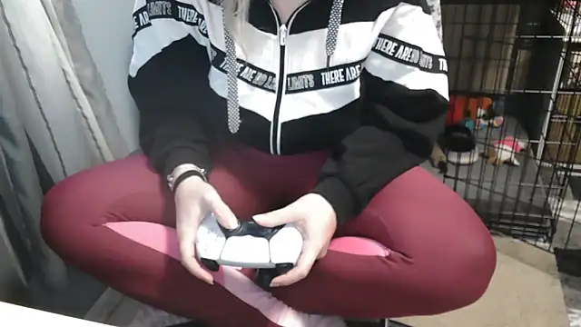 LaRa forU online show from February 10, 2025, 5:41 pm