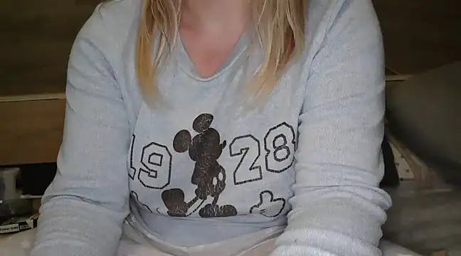 LaRa forU online show from March 2, 2025, 10:38 pm