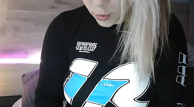 LaRa forU online show from March 8, 2025, 5:22 pm