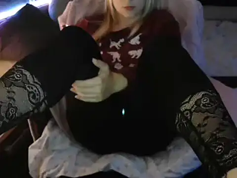 LaRa forU online show from March 8, 2025, 10:24 pm