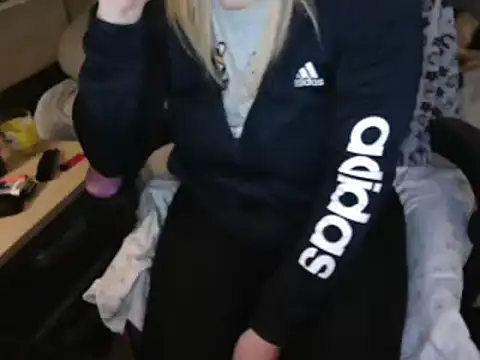 LaRa forU online show from March 13, 2025, 6:23 pm