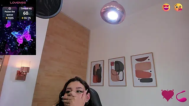 lilith guzman online show from December 7, 2024, 4:09 am