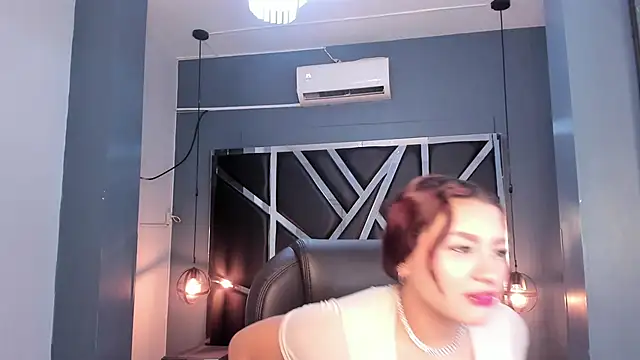 lilith guzman online show from January 5, 2025, 12:42 pm