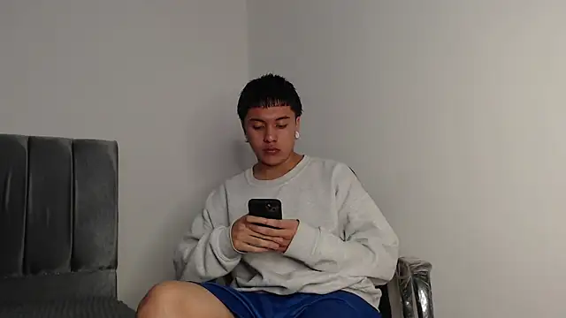 alex-lover online show from November 9, 2025, 2:21 am