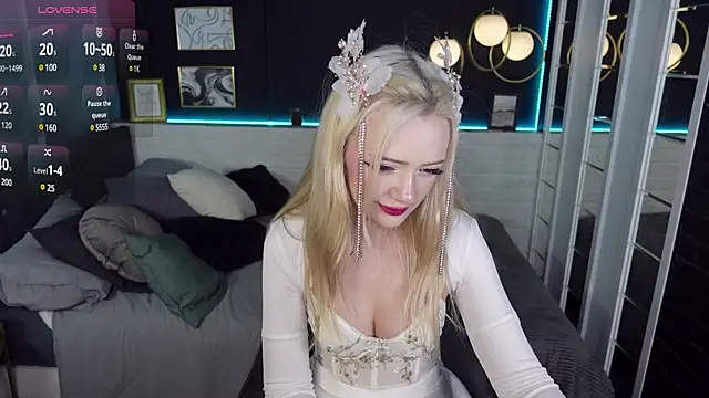 EmilyAir online show from December 15, 2024, 5:31 pm