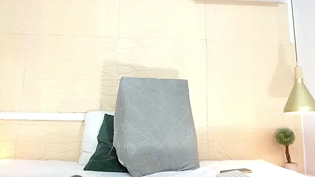 Chocolatte bar online show from January 13, 2025, 5:02 pm