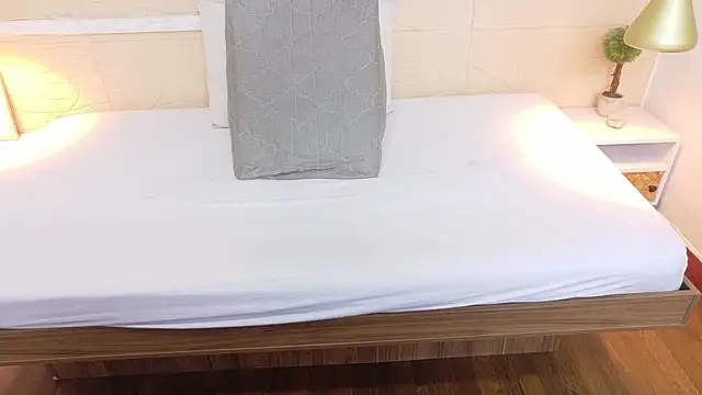 Chocolatte bar online show from February 10, 2025, 1:33 pm