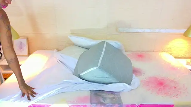 Chocolatte bar online show from February 10, 2026, 1:59 pm