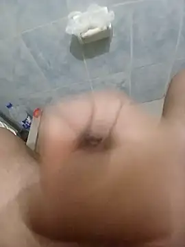 Snapshot of Alva14cm chatting on March 13, 2025, 3:33 am Alva14cm online show from March 13, 2025, 3:33 am