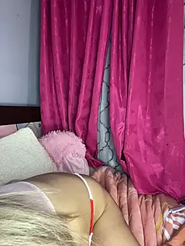 lunaapppp online show from February 17, 2025, 2:42 am