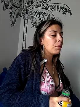 Sweel Leyva18 online show from December 5, 2024, 6:22 pm