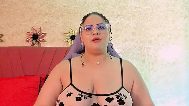 juli 2tyes online show from October 13, 2025, 3:50 am