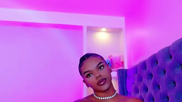 CamiEstrada online show from November 20, 2025, 12:16 pm