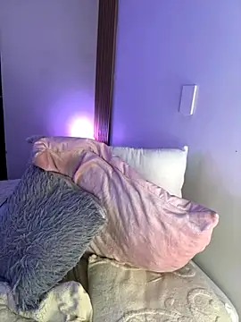 Mae Henao9 online show from October 23, 2025, 8:02 am