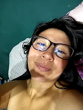 Snapshot of Giviper1 chatting on January 14, 2025, 2:40 am Giviper1 online show from January 14, 2025, 2:40 am