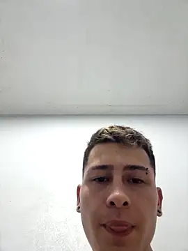 Comepussys online show from April 28, 2026, 10:15 pm