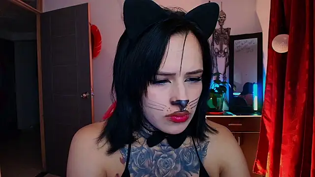 Snapshot of TinnaDawsom chatting on October 20, 2025, 11:27 pm TinnaDawsom online show from October 20, 2025, 11:27 pm