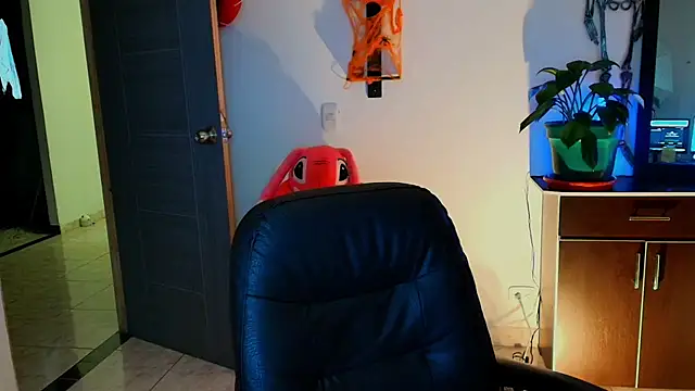 Snapshot of TinnaDawsom chatting on October 27, 2025, 12:58 am TinnaDawsom online show from October 27, 2025, 12:58 am