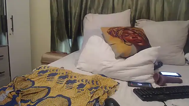 Foxybrownxx1 online show from September 28, 2025, 7:14 am