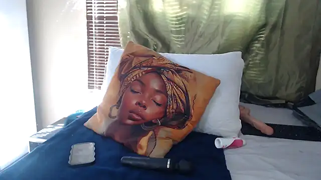 Foxybrownxx1 online show from April 7, 2026, 7:20 am