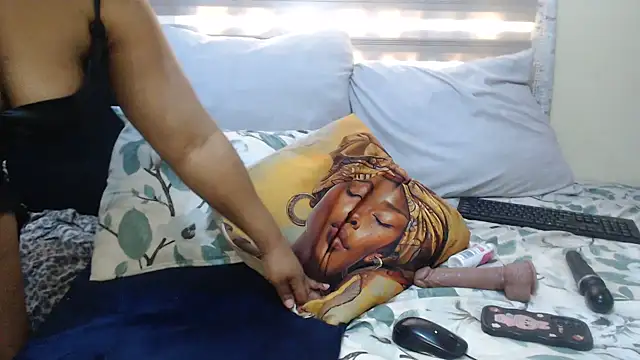 Snapshot of Foxybrownxx1 chatting on June 24, 2026, 3:11 pm Foxybrownxx1 online show from June 24, 2026, 3:11 pm