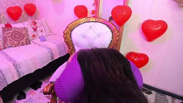 Sexy cristall  online show from February 17, 2025, 7:53 pm